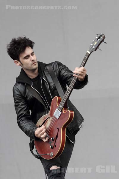 BLACK REBEL MOTORCYCLE CLUB - 2013-08-24 - SAINT CLOUD - Domaine National - Grande Scene - Robert Levon Been